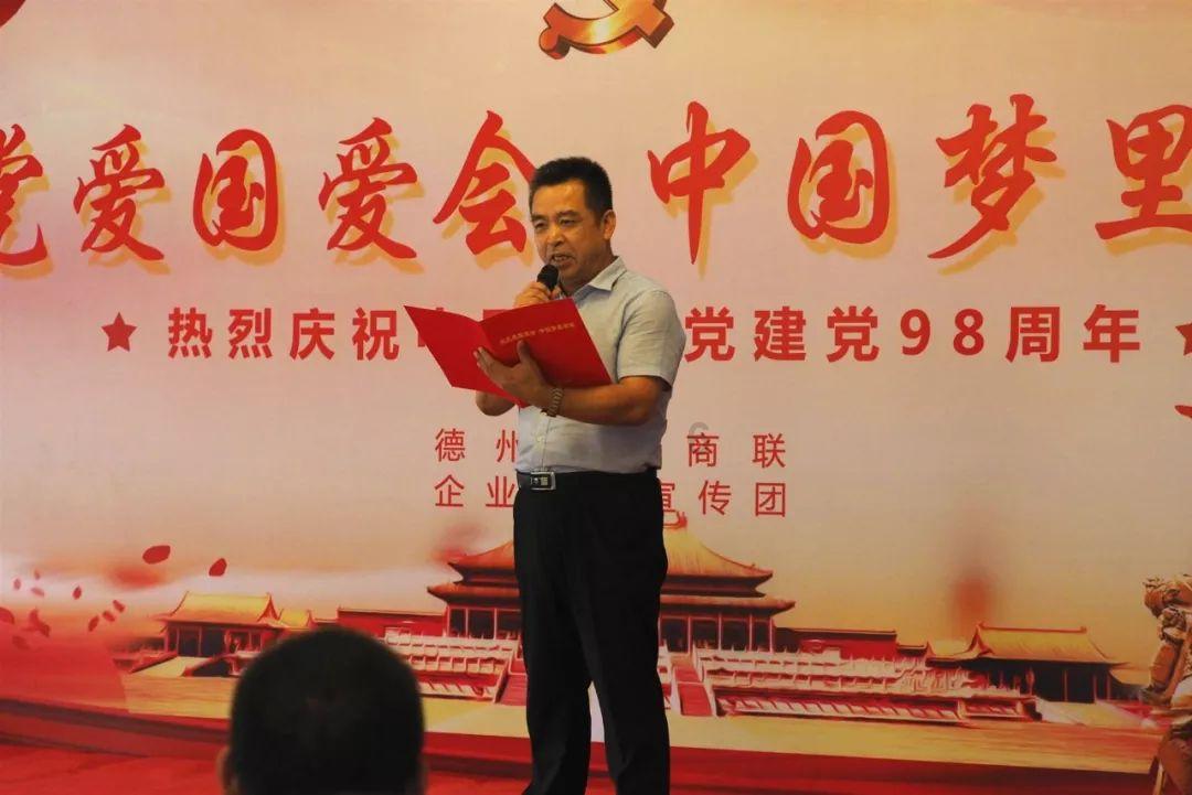 无意中发现男友和前女友的合照，现任女友当面撕了照片，过分吗？